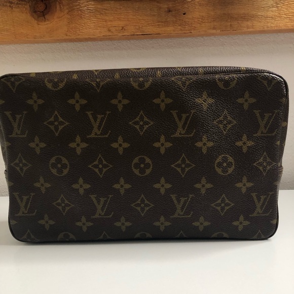 Louis Vuitton Paris Toilette 28 Bag, Monogram Canvas, Date: 822, February 1982. - Picture 2 of 15